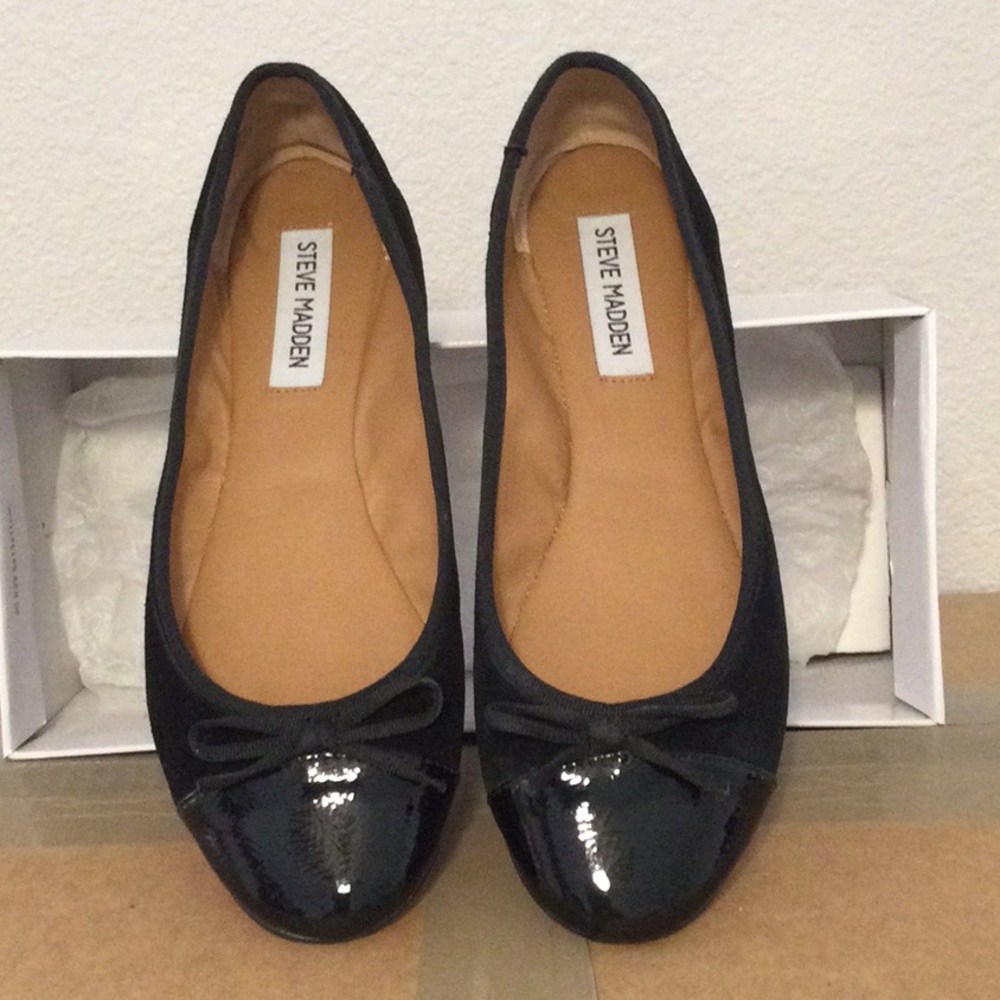 New in box Steve Madden black flats